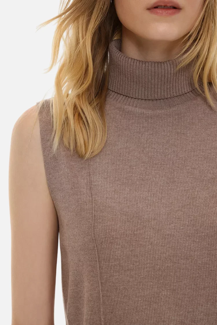 Soft-touch vest sweater - Image 3