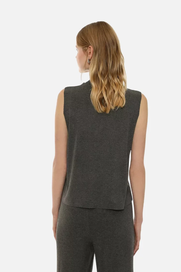 Soft-touch vest sweater - Image 8