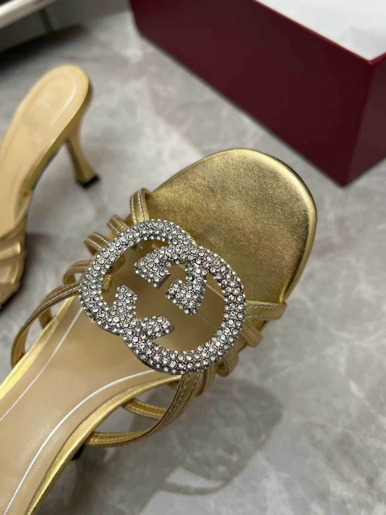 Gucci Crystal Interlocking G Metallic Leather Mules - Image 4