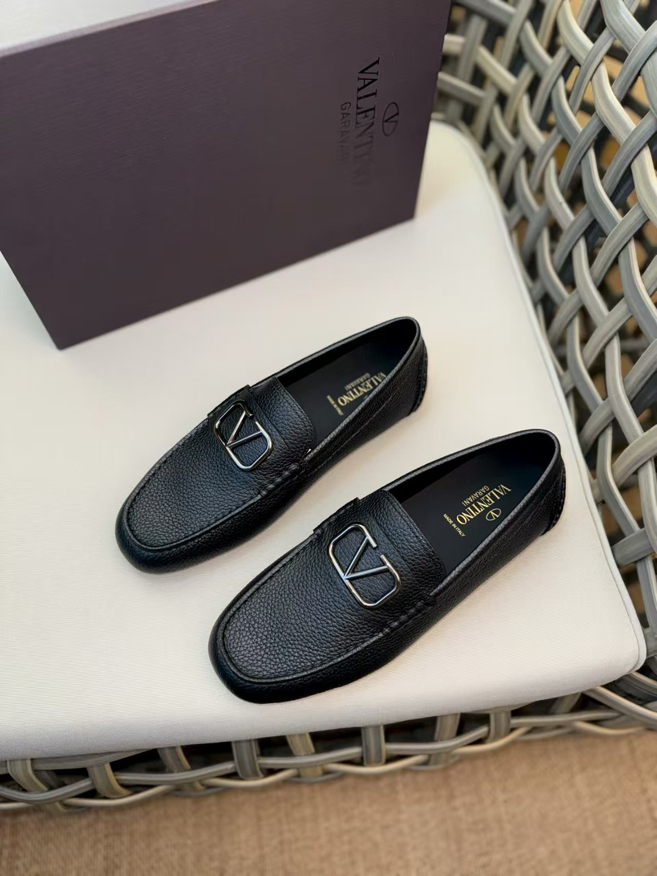 Valentino Garavani VLogo Signature leather driving shoes - Image 3