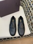 Valentino Garavani VLogo Signature leather driving shoes