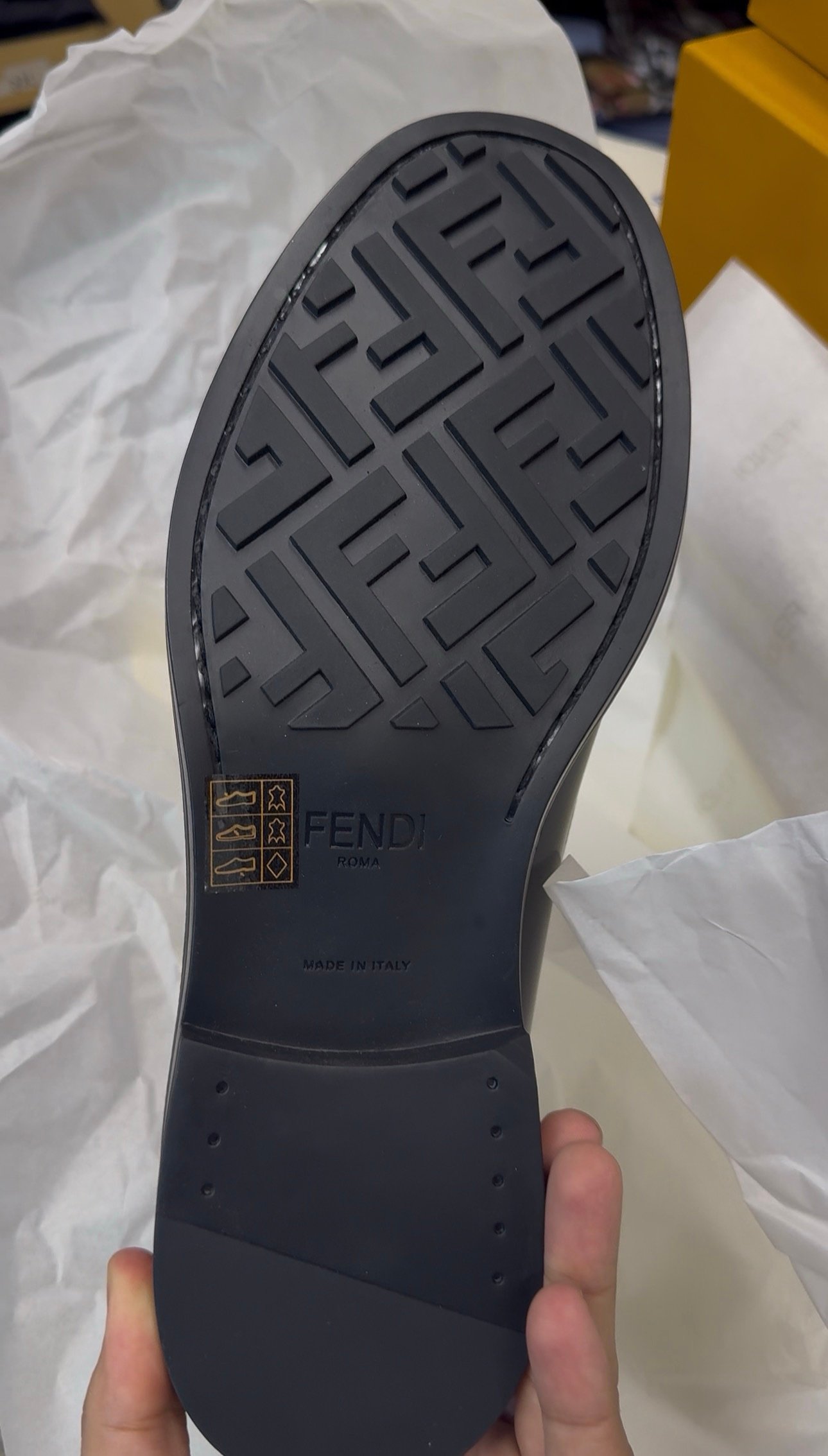 00 FENDI O'LOCK LOAFERS - Image 3