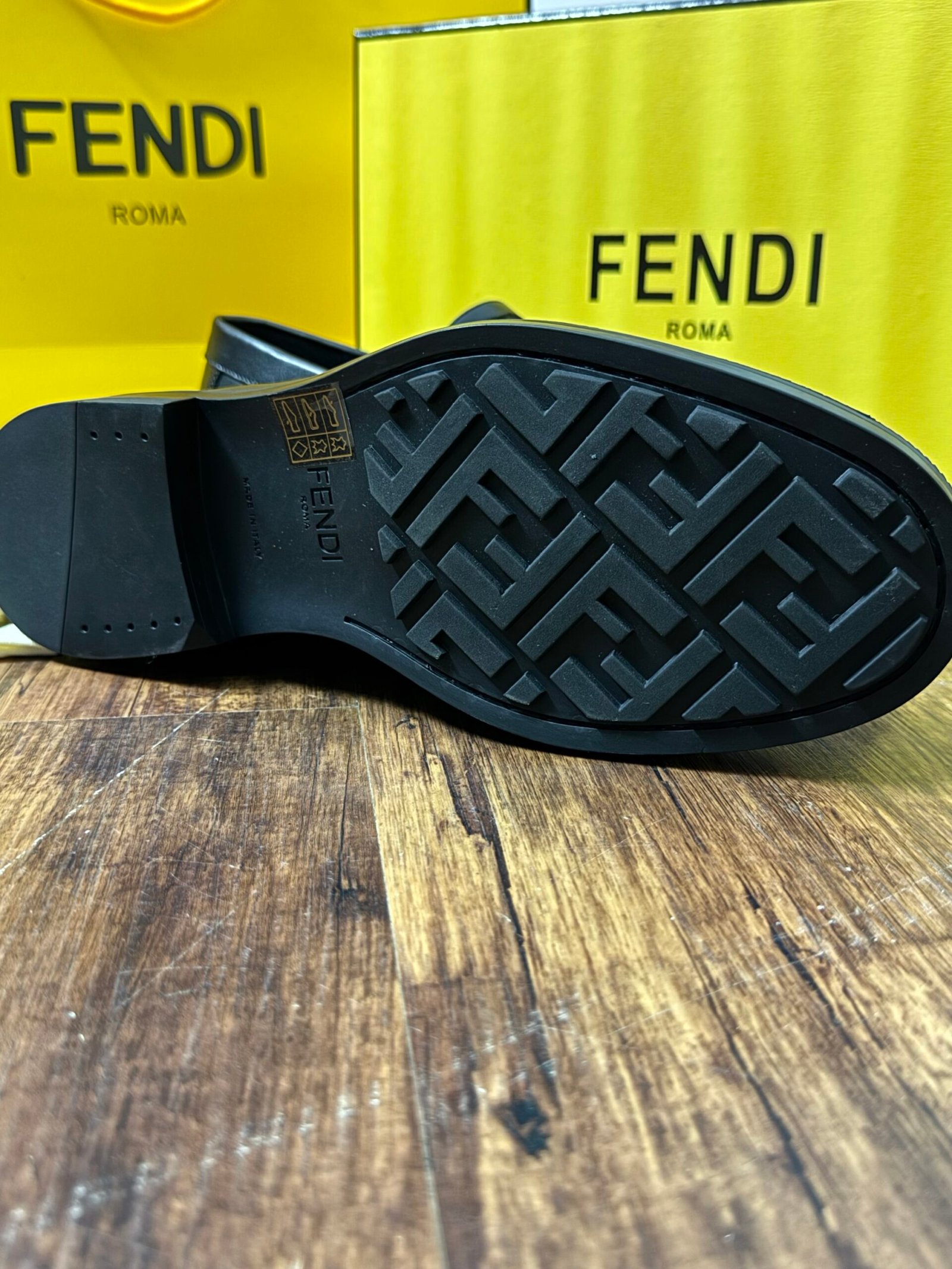 00 FENDI O’LOCK LOAFERS - Image 5
