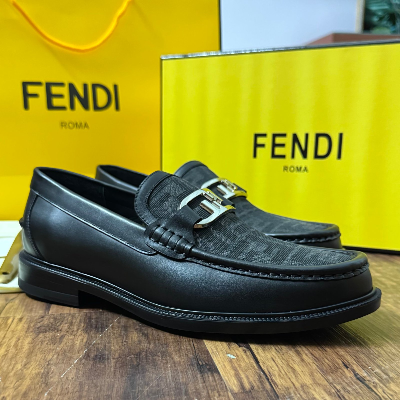 00 FENDI O'LOCK LOAFERS - Image 3