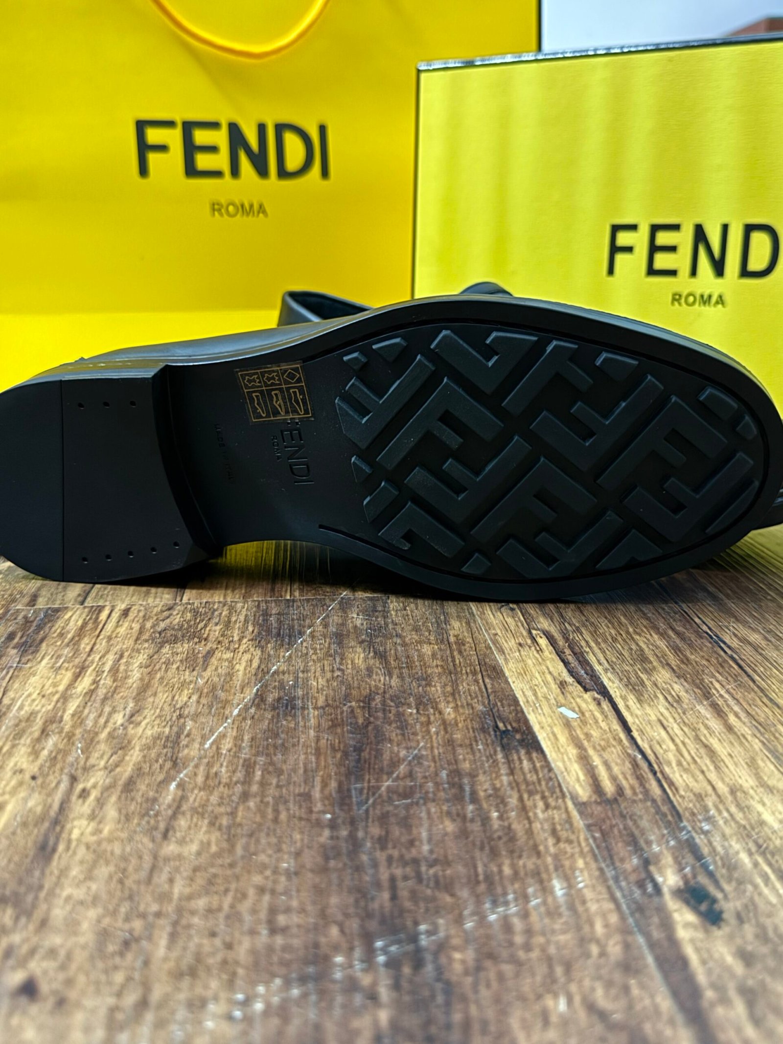 00 FENDI O'LOCK LOAFERS - Image 5