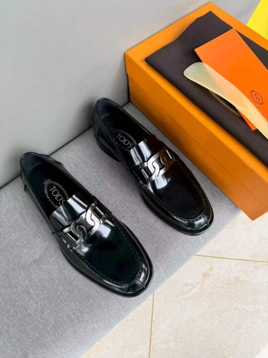 Tod’s chain-link detail loafers